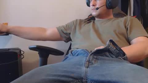Snapshot of brian7891012 chatting on March 25, 4:24 pm brian7891012 online show from March 25, 4:24 pm