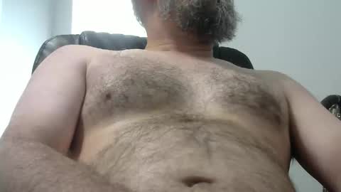 Snapshot of brian871001 chatting on May 4, 2:24 pm brian871001 online show from May 4, 2:24 pm