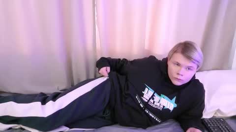 Snapshot of brian_mils chatting on February 12, 11:05 am brian_mils online show from February 12, 11:05 am