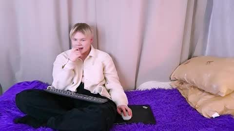 Snapshot of brian_mils chatting on February 20, 12:05 pm brian_mils online show from February 20, 12:05 pm