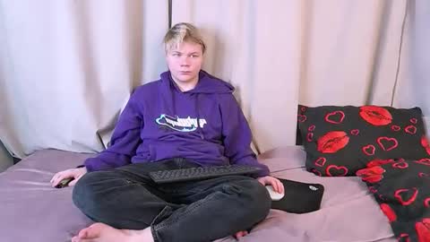 Snapshot of brian_mils chatting on February 25, 2:16 pm brian_mils online show from February 25, 2:16 pm