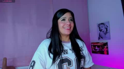 Snapshot of briana11_ chatting on June 26, 9:46 am briana11_ online show from June 26, 9:46 am