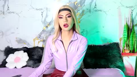 Snapshot of briana_white chatting on June 1, 7:04 pm briana_white online show from June 1, 7:04 pm