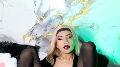 Snapshot of briana_white chatting on June 5, 4:45 pm briana_white online show from June 5, 4:45 pm