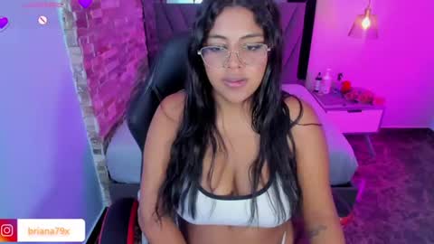 Snapshot of briana_z chatting on June 25, 3:28 am BRIANA online show from June 25, 3:28 am