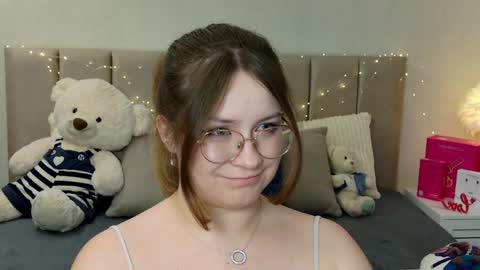 Snapshot of briarwynn chatting on May 19, 10:27 pm briarwynn online show from May 19, 10:27 pm