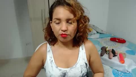 Snapshot of brida_angela29 chatting on May 9, 1:16 pm brida_angela29 online show from May 9, 1:16 pm