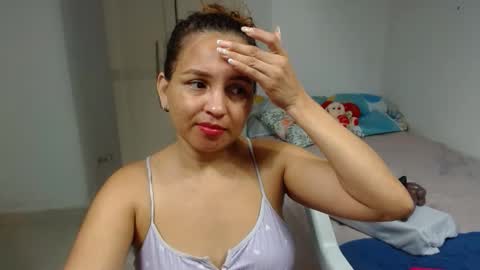 Snapshot of brida_angela29 chatting on May 12, 1:52 pm brida_angela29 online show from May 12, 1:52 pm