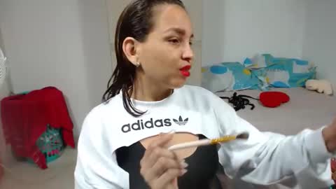 Snapshot of brida_angela29 chatting on May 17, 10:00 am brida_angela29 online show from May 17, 10:00 am