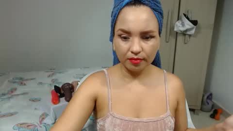Snapshot of brida_angela29 chatting on May 26, 12:56 pm brida_angela29 online show from May 26, 12:56 pm