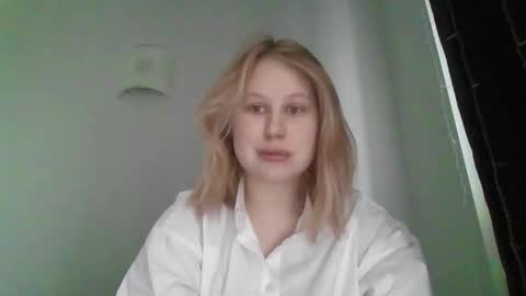 Snapshot of bridget_kiss chatting on March 4, 8:53 am bridget_kiss online show from March 4, 8:53 am