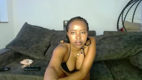 Snapshot of briella_10 chatting on June 9, 5:30 am briella online show from June 9, 5:30 am