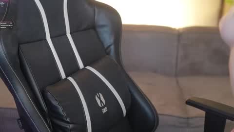 Snapshot of bright_diamonds_054 chatting on February 19, 8:54 am Diamonds Girls online show from February 19, 8:54 am