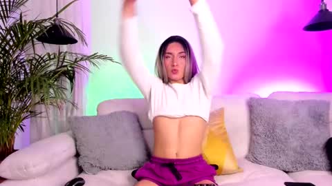 Snapshot of brihanna19 chatting on February 21, 1:34 pm Brihanna online show from February 21, 1:34 pm