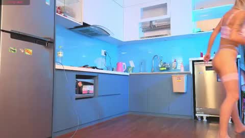 brilliant_barbe online show from April 15, 7:04 am