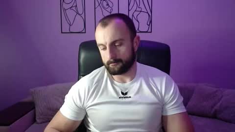 brindlefly69 online show from November 10, 11:31 am