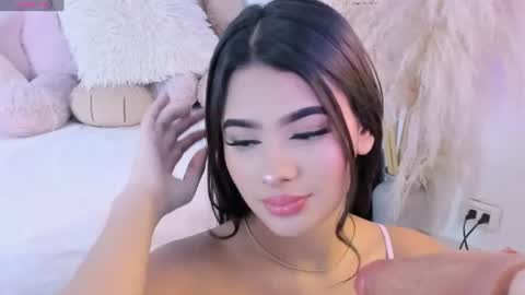 Snapshot of britanylin__ chatting on July 9, 9:24 am britanylin__ online show from July 9, 9:24 am