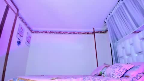 Snapshot of britanyrousee chatting on February 1, 10:44 pm Emily online show from February 1, 10:44 pm