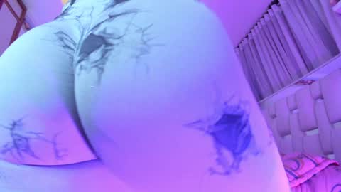 Snapshot of britanyrousee chatting on February 7, 8:20 pm Emily online show from February 7, 8:20 pm