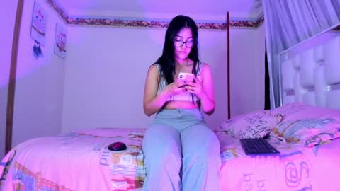 Snapshot of britanyrousee chatting on February 8, 7:16 pm Emily online show from February 8, 7:16 pm