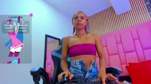 Snapshot of brithanyslim chatting on January 7, 7:27 pm brithanyslim online show from January 7, 7:27 pm