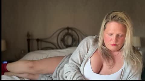 British Bella online show from April 19, 6:07 pm