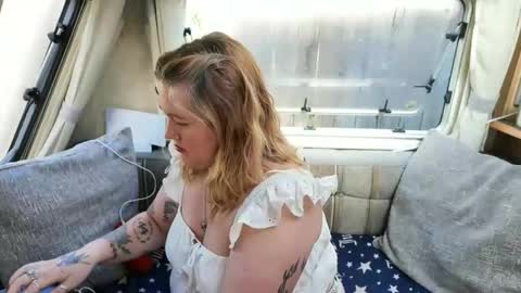 Snapshot of british_rosie chatting on June 8, 7:42 am Want to see more online show from June 8, 7:42 am