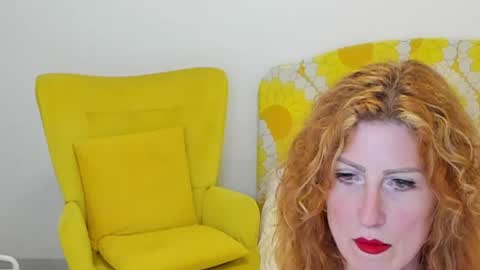 Snapshot of britishmilfpenelope chatting on May 18, 5:41 pm Penelope online show from May 18, 5:41 pm