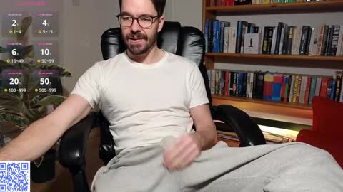 Snapshot of britishpoet chatting on December 11, 2:11 pm Callum online show from December 11, 2:11 pm