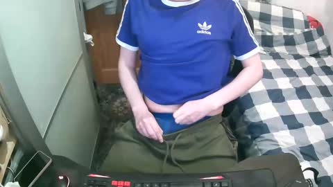 Snapshot of britishtom93 chatting on April 26, 11:24 pm British Tom online show from April 26, 11:24 pm