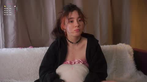 Lina online show from April 1, 1:23 pm