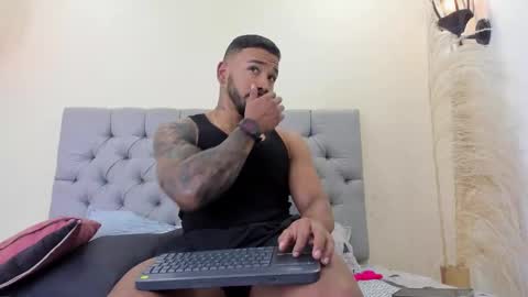 Snapshot of brock_hurn chatting on February 23, 9:01 pm brock_hurn online show from February 23, 9:01 pm