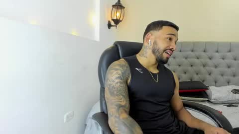 Snapshot of brock_hurn chatting on May 1, 8:57 pm brock_hurn online show from May 1, 8:57 pm