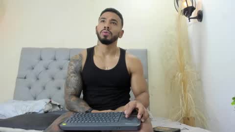 Snapshot of brock_hurn chatting on May 31, 9:05 pm brock_hurn online show from May 31, 9:05 pm