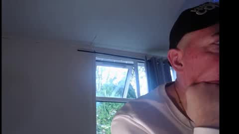 Snapshot of brodiecagney chatting on November 8, 9:09 am brodiecagney online show from November 8, 9:09 am