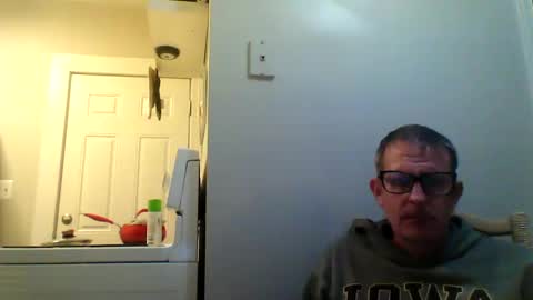 Snapshot of brodyb545755 chatting on October 24, 6:21 am brodyb545755 online show from October 24, 6:21 am