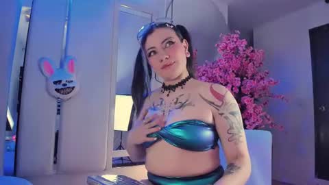 Snapshot of broklin_white23 chatting on July 14, 2:56 pm online show from July 14, 2:56 pm