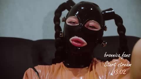 Snapshot of bronnica chatting on September 20, 2:40 pm Anna online show from September 20, 2:40 pm