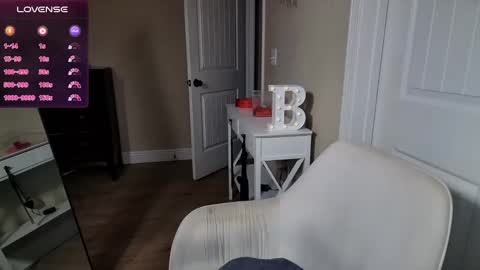 Snapshot of brookebee27 chatting on December 20, 1:03 am brookebee online show from December 20, 1:03 am