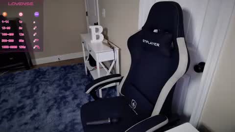 Snapshot of brookebee27 chatting on February 18, 2:59 am brookebee online show from February 18, 2:59 am