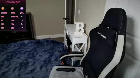 Snapshot of brookebee27 chatting on March 4, 11:00 pm brookebee online show from March 4, 11:00 pm