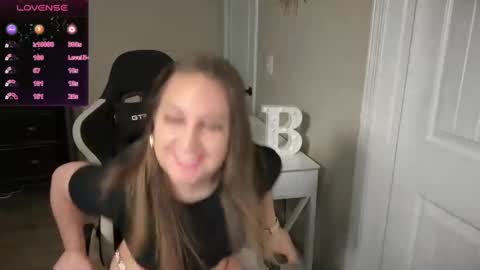 Snapshot of brookebee27 chatting on March 11, 10:42 pm brookebee online show from March 11, 10:42 pm