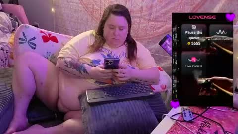 Snapshot of brookenicole3 chatting on April 21, 3:35 am Madam Brooke online show from April 21, 3:35 am