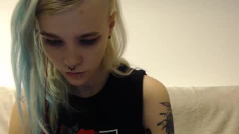 Snapshot of brookewylde_20 chatting on December 13, 4:05 pm brookewylde_20 online show from December 13, 4:05 pm