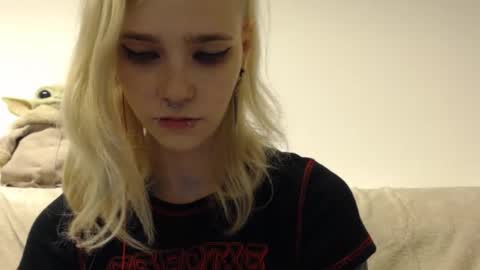 Snapshot of brookewylde_20 chatting on November 15, 3:52 pm brookewylde_20 online show from November 15, 3:52 pm