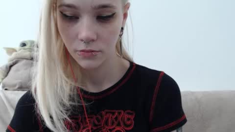 Snapshot of brookewylde_20 chatting on March 1, 11:12 am brookewylde_20 online show from March 1, 11:12 am