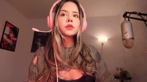 Snapshot of brooklyn_baby_ chatting on January 10, 8:54 pm Nat Independent model Please help me to reach 200 thumbs up online show from January 10, 8:54 pm