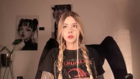 Snapshot of brooklyn_baby_ chatting on February 24, 2:53 am Nat Independent model Please help me to reach 200 thumbs up online show from February 24, 2:53 am