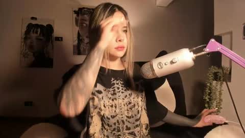Snapshot of brooklyn_baby_ chatting on May 27, 3:58 am Nat Independent model Please help me to reach 200 thumbs up online show from May 27, 3:58 am