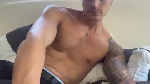 Snapshot of brooklyntay chatting on February 5, 1:21 am BrooklynTay online show from February 5, 1:21 am